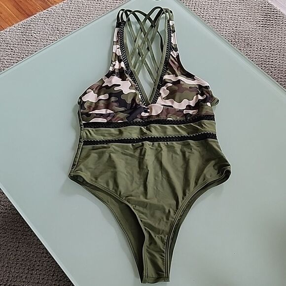 NWOT- Sexy Cheeky Camo One Piece - Picture 1 of 5
